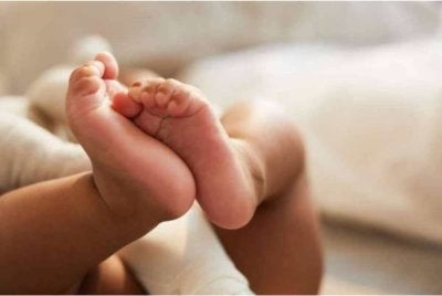 Polis mengesahkan menerima laporan berhubung dakwaan seorang bayi lelaki berusia 13 hari mengalami patah tulang paha ketika menerima rawatan akibat jaundis di sebuah hospital di daerah ini baru-baru ini. Gambar hiasan