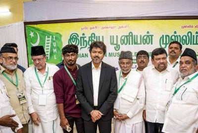 Vijay ketika bertemu dengan pimpinan IUML. 