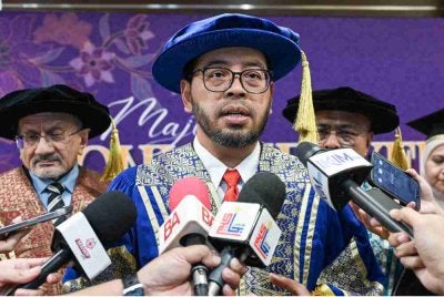 Zulkifli bercakap pada sidang media selepas Majlis Konvokesyen Institut Kemahiran Baitulmal Majlis Agama Islam Wilayah Persekutuan (MAIWP) ke-32 bagi tahun 2026 di Dewan Perkasa, Wisma Perwira ATM, pada Rabu. Foto Bernama