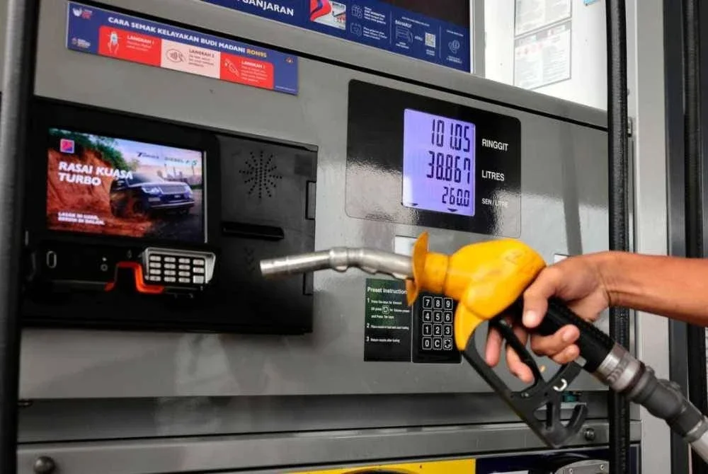 Data BUDI95 menunjukkan 80 peratus pengguna menggunakan kurang daripada 200 liter RON95 sebulan. Gambar hiasan