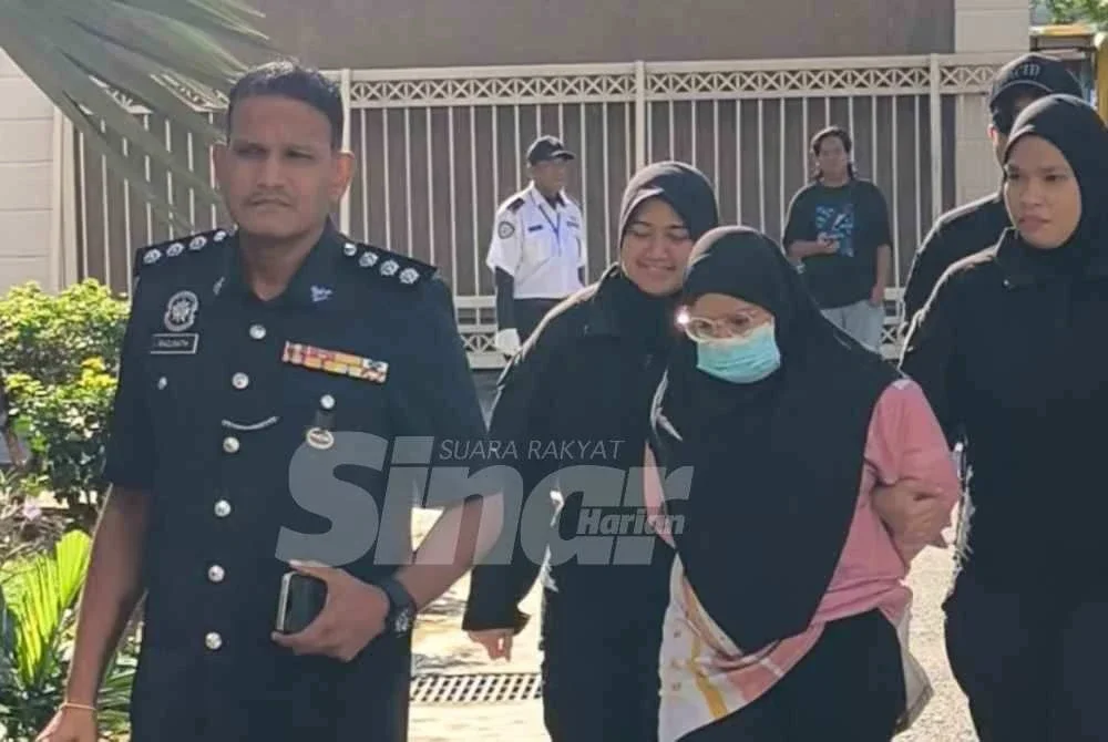 Balqish yang memakai baju berwarna merah jambu dibawa ke Mahkamah Majistret Petaling Jaya pada Khamis, bagi menghadapi pertuduhan membunuh bayi berusia tujuh bulan, minggu lalu.