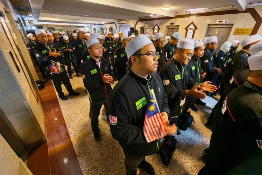 Sebahagian petugas haji TH tekun mendengar amanat yang disampaikan pada Majlis Perhimpunan Petugas Haji di Mekah, semalam
