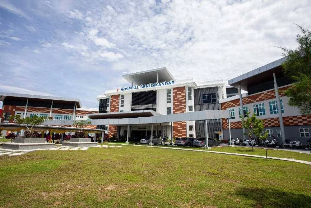 Bangunan Hospital Seri Iskandar yang dirasmikan Sultan Perak Sultan Nazrin Shah pada Khamis. - Bernama 