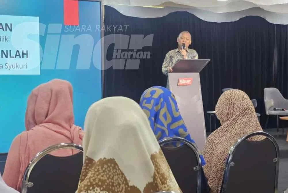 Dr Agus Rahmadi memberi penerangan berhubung kualiti tidur yang baik untuk kesihatan pada program Quranic Wellness Valley Rahsia Tidur (Panduan Daripada Surah al-Muzammil) yang berlangsung di Dewan Karangkraf, Shah Alam pada Khamis.