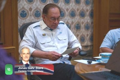 Anwar menyuarakan perkara tersebut melalui panggilan telefon dengan Perdana Menteri Jonas Gahr Støre. Foto FB Anwar Ibrahim