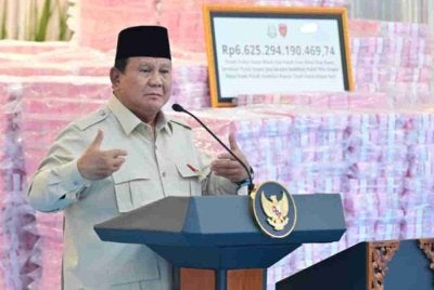 Prabowo ketika memberi ucapan sempena majlis penyerahan wang rampasan hasil operasi Pasukan Petugas Penertiban Kawasan Hutan (Satgas PKH) di Jakarta pada Rabu. Foto Agensi