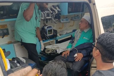 Muhammad Fauzi Yusoff dikejarkan ke Hospital Pulau Pinang selepas mengalami masalah tekanan darah tinggi secara tiba-tiba ketika berada di Dewan Undangan Negeri Pulau Pinang pada Khamis.