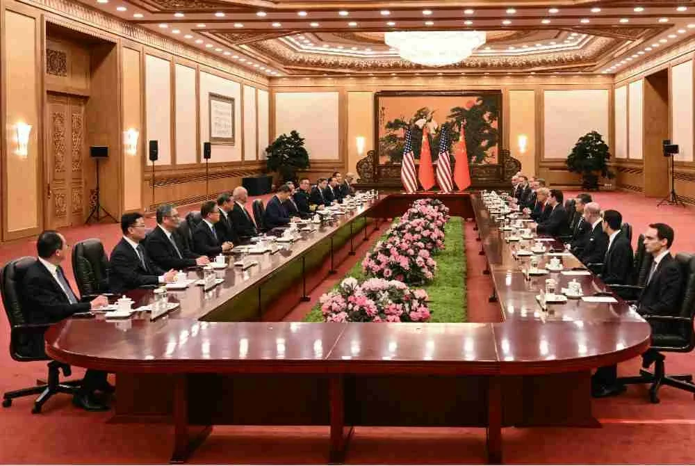 Xi dan Trump mengadakan pertemuan dua hala di Dewan Besar Rakyat, Beijing.