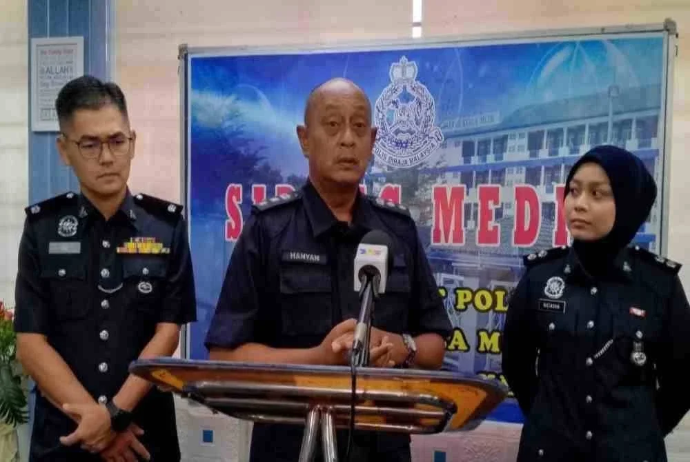 Hanyan (tengah) semasa sidang media di Ibu Pejabat Polis Daerah (ID) Kuala Muda.