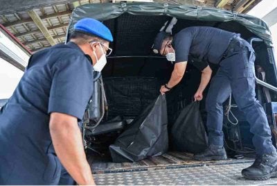 Mayat ke-11 mangsa bot membawa migran warga Indonesia yang tenggelam di perairan Pulau Pangkor ditemukan pagi ini. Foto Bernama