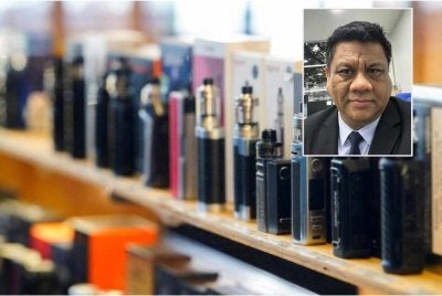 Keputusan untuk menghapuskan produk vape 15 mililiter (ml) bukan sahaja menjejaskan hasil negara, malah memberi kesan kepada ribuan pekerjaan dalam industri berkenaan. Gambar kecil: Mohamad Nizam Talib