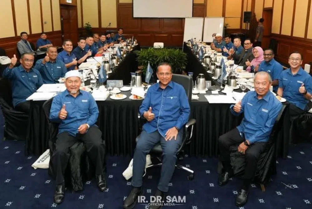 Mesyuarat Majlis Tertinggi PN memperlihatkan strategi baharu pembangkang dalam memperkukuh organisasi, menyusun kepimpinan negeri dan menghadapi PRU16 secara lebih tersusun - Foto: FB Dr Ahmad Samsuri Mokhtar