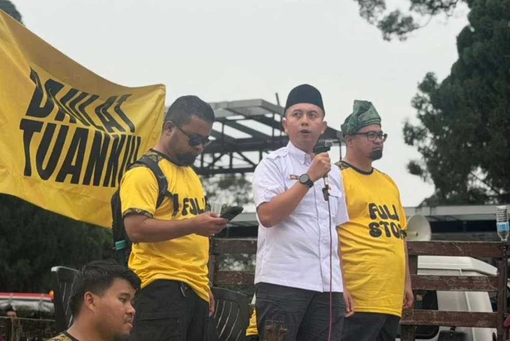 Ketua Pemuda UMNO Selangor, Datuk Mohd Imran Tamrin ketika menyampaikan pidato di Himpunan Daulat Tuanku.