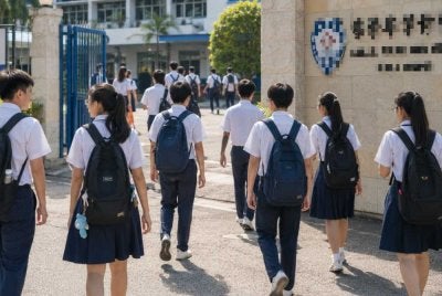 Keputusan kerajaan membuka ruang kepada lepasan UEC melanjutkan pengajian ke IPTA mengundang polemik. - Gambar hiasan