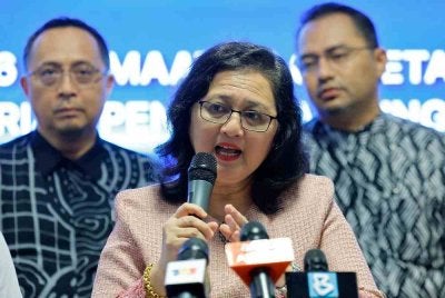 Ketua Pengarah Pendidikan Tinggi, Datuk Prof Dr Azlinda Azman bercakap pada Sidang Media Khas mengenai Laluan Kemasukan Pelajar Lepasan Di Luar Sistem Pendidikan Kebangsaan Ke Institut Pengajian Tinggi Awam (IPTA) di Kementerin Pendidikan Tinggi pada Jumaat. Foto Bernama