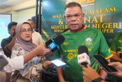 Saifuddin Nasution pada sidang akhbar selepas menghadiri Majlis Makan Malam dan Amanat kepada pasukan Liga Super Imigresen FC di Alor Setar pada Jumaat.