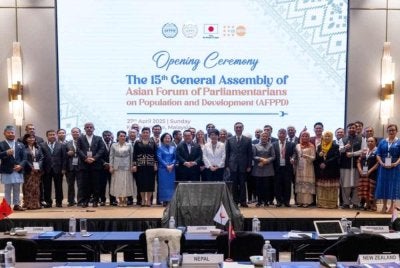 Forum AFPPD Global telah menerima status Rakan Pelaksana oleh Dana Penduduk Pertubuhan Bangsa-Bangsa Bersatu (UNFPA) melalui satu perjanjian yang ditandatangani pada 12 Mei lepas. Foto Facebook Alexander Nanta Linggi 