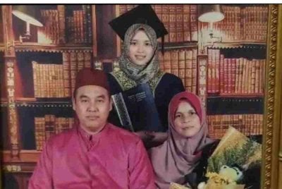 Gambar kenangan arwah Salleh (kiri) dan isteri bersama anaknya. Foto Sinar Harian.