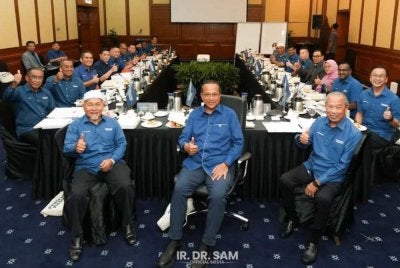 Mesyuarat Majlis Tertinggi PN memperlihatkan strategi baharu pembangkang dalam memperkukuh organisasi, menyusun kepimpinan negeri dan menghadapi PRU16 secara lebih tersusun - Foto: FB Dr Ahmad Samsuri Mokhtar 