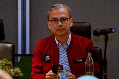 Fahmi ketika menyampaikan amanat penerangan kepada ketua-ketua penerangan negeri, cabang, wanita dan AMK pada Sabtu. 
