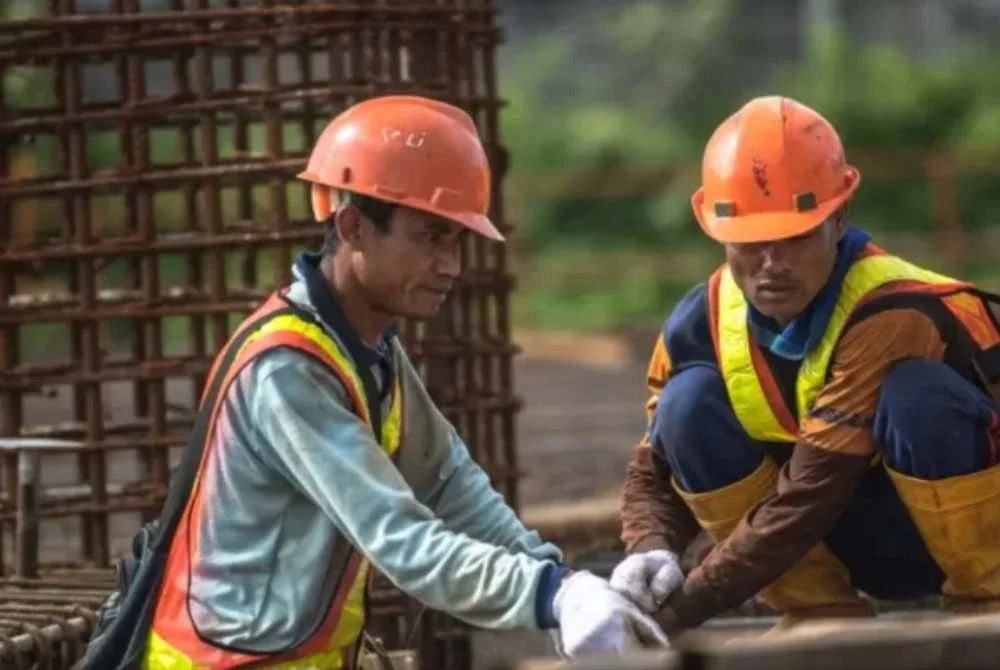 Indonesia dan Malaysia mempunyai perhubungan ekonomi sangat luas sehingga ke akar umbi. - Gambar hiasan