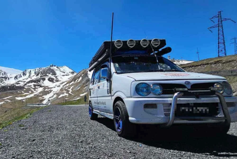 Perodua Kenari 'tua' saksi misi pengembaraan Voon.