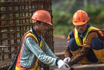 Indonesia dan Malaysia mempunyai perhubungan ekonomi sangat luas sehingga ke akar umbi. - Gambar hiasan