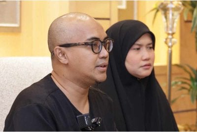 Ezad Lazim dan isterinya, Zeana Ramli. Foto TH
