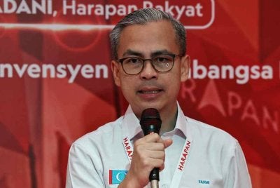 Menteri Komunikasi yang juga Pengarah Konvensyen Pakatan Harapan (PH) 2026, Datuk Fahmi Fadzil bercakap kepada pemberita pada Konvensyen PH 2026 di Pusat Konvensyen Antarabangsa Persada pada Ahad. Foto Bernama. 