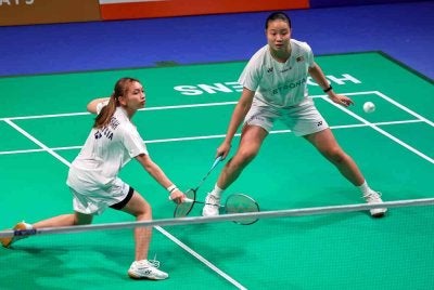 Zi Yu (kanan) dan Noraqilah muncul naib juara Masters China.