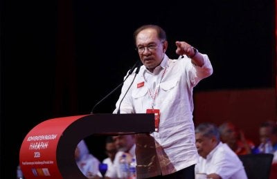 JOHOR BAHARU, 17 Mei -- Perdana Menteri merangkap Pengerusi Pakatan Harapan (PH), Datuk Seri Anwar Ibrahim berucap pada Konvensyen Pakatan Harapan 2026 di Pusat Konvensyen Antarabangsa Persada, hari ini.-- fotoBERNAMA (2026) HAK CIPTA TERPELIHARAJOHOR BAHRU, May 17 -- Prime Minister and Pakatan Harapan (PH) chairman Datuk Seri Anwar Ibrahim delivers his speech at the Pakatan Harapan Convention 2026 at the Persada International Convention Centre today.-- fotoBERNAMA (2026) COPYRIGHT RESERVED