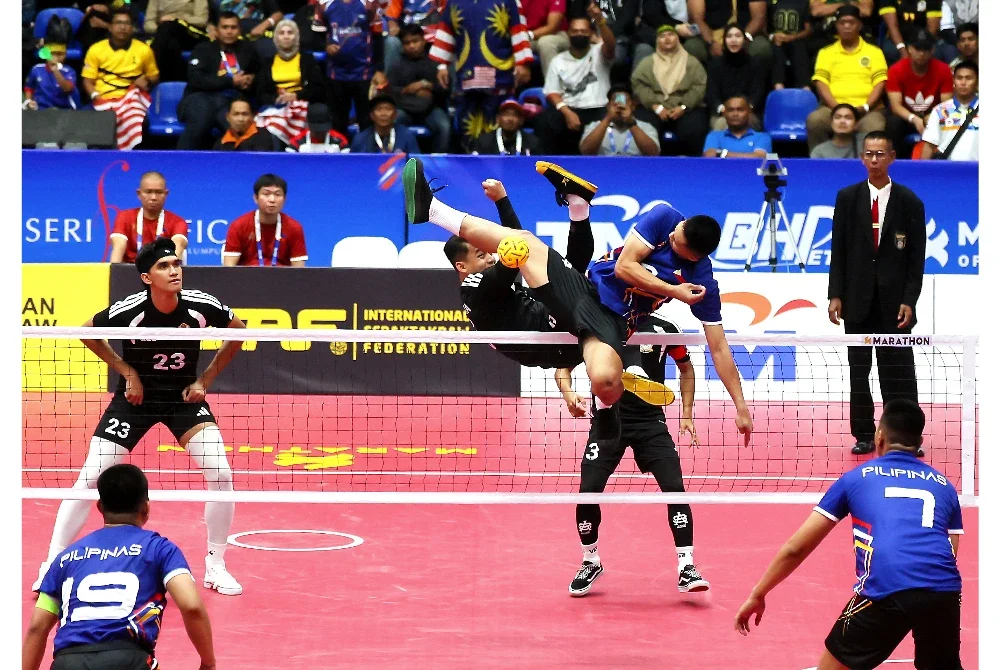 Aksi skuad negara beraksi ketika menentang Filipina dalam aksi suku akhir acara regu Piala Dunia Sepak Takraw 2026 di Stadium Titiwangsa hari ini. Foto; Bernama
