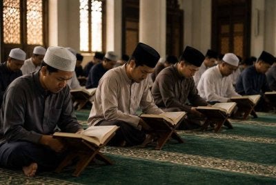 Umat Islam diseru mengetepikan perbezaan mazhab dan kembali bersatu atas nama Islam, berlandaskan al-Quran serta persaudaraan ummah. Foto AI
