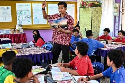 Pihak korporat dan GLC juga diharapkan tidak mengurangkan bajet CSR melibatkan bidang pendidikan. - Foto fail Bernama