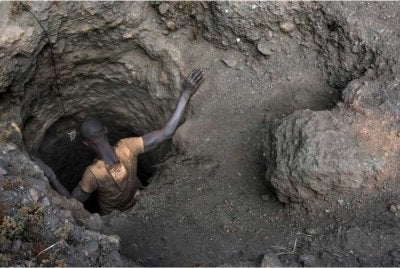 Di Republik Demokratik Congo, sekurang-kurangnya 40,000 kanak-kanak terpaksa menjadi buruh di lombong kobalt yang tak pernah mampu melindungi mereka. Foto: Agensi
