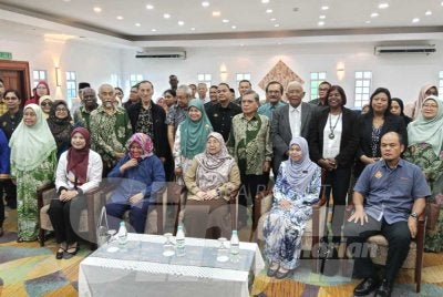 Fuziah (tengah) pada Program Advokasi Dasar Pengguna Negara 2.0 dan Bual Bicara Pengguna di Johor Bahru pada Isnin. 