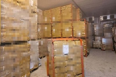 Sebuah premis daging sejuk beku di Kajang yang diserbu polis baru-baru ini.