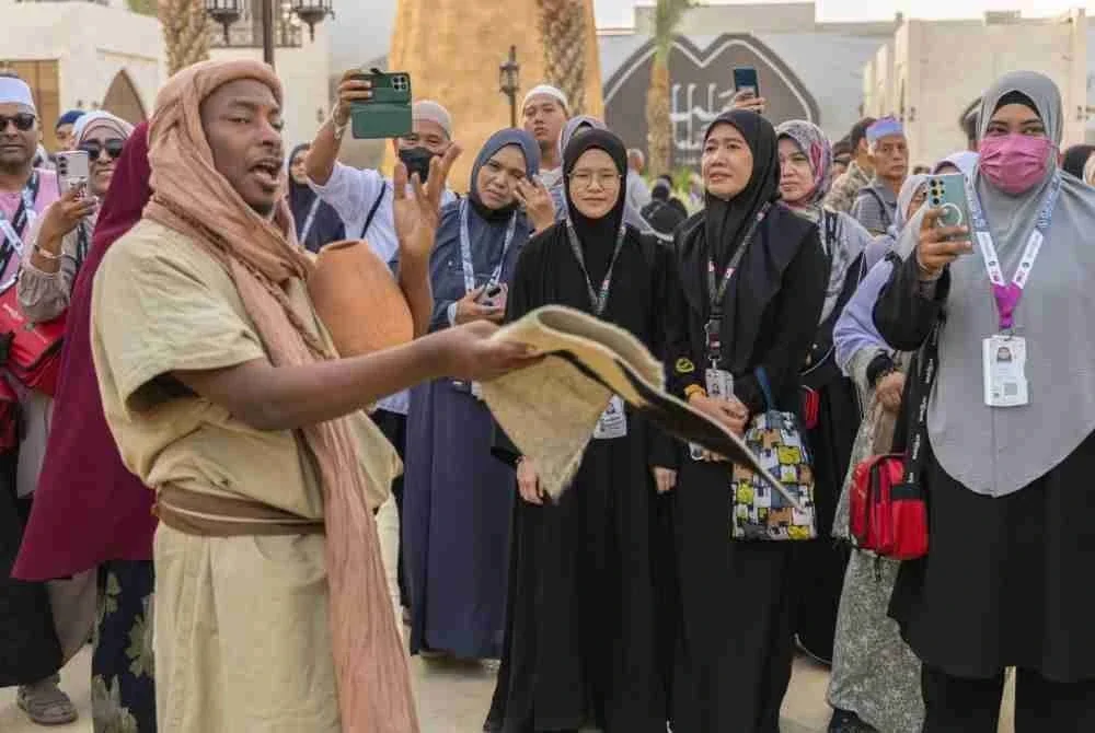 Pengunjung disambut dengan suasana pasar seperti pada zaman Rasulullah SAW. Foto TH 