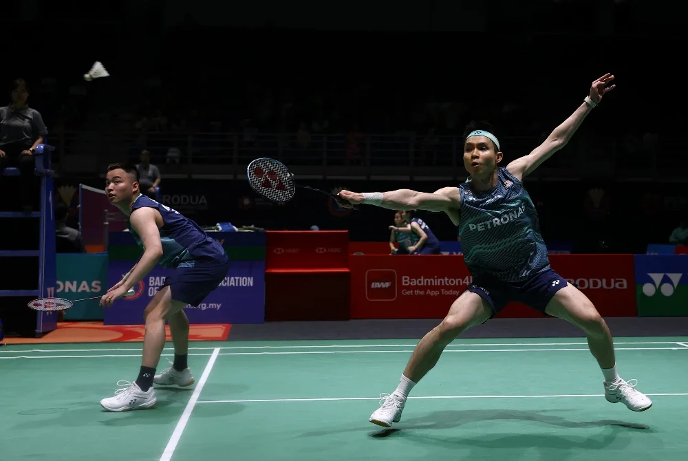 Aaron-Wooi Yik (kanan) ketika menentang Eng Keat Wesley- Kubo dalam Perodua Malaysia Masters 2026 di Unifi Arena Bukit Jalil hari ini. Foto: Bernama