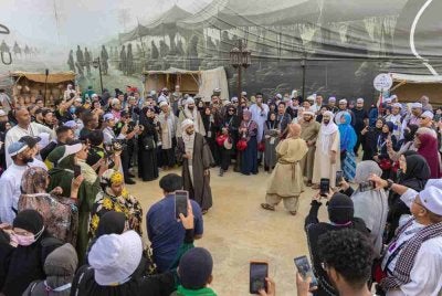 Pengalaman interaktif memberi peluang kepada pengunjung menelusuri semula perjalanan hijrah Rasulullah SAW. Foto TH 