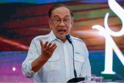 Anwar berucap pada Majlis Anugerah Sukan Negara 2025 di Majlis Sukan Negara (MSN), pada Selasa. Foto Bernama
