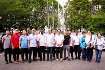 Anwar ketika bertemu pimpinan PKR Pandan yang hadir sempena Konvensyen PH 2026 di Johor Bahru, Johor baru-baru ini. Foto Facebook Tengku Zafrul