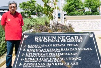 Sultan Selangor berkenan berangkat ke Dataran Selangor pada Selasa bagi melihat sendiri Plak Monumen Rukun Negara yang dibina berhadapan Tiang Bendera Negeri Selangor.