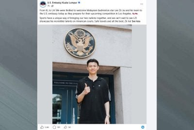 Zii Jia mengunjungi Kedutaan AS di Kuala Lumpur hari ini bagi urusan penyertaannya di Terbuka AS. - Foto Kedutaan Amerika Syarikat