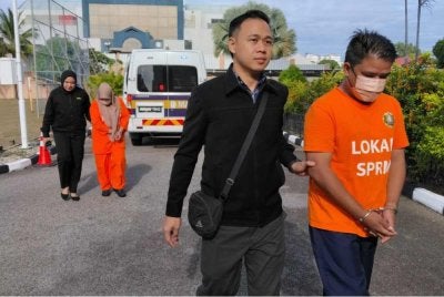 Dua individu direman disyaki terlibat dalam penyelewengan dana badan awam berjumlah kira-kira RM800,000.