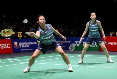 Carmen-Xin Yee (kanan) ketika menentang Yi En-Chun Hsun dalam kejohanan Perodua Malaysia Masters 2026 di Bukit Jalil hari ini.Foto: Bernama