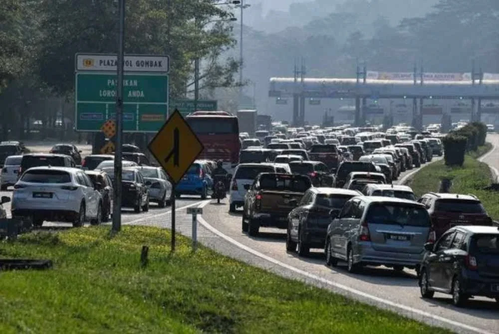 PLUS menjangkakan lebih 2.2 juta kenderaan akan menggunakan rangkaian lebuh rayanya setiap hari, bersempena dengan musim cuti berganda yang bermula Jumaat ini. Gambar hiasan