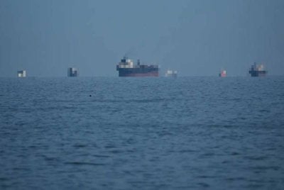 Amerika Syarikat (AS) merampas sebuah kapal tangki minyak yang dikaitkan dengan Iran di Lautan Hindi. Gambar hiasan