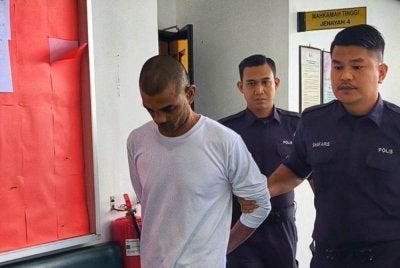 Prakash (kiri) dibawa ke Mahkamah Tinggi Shah Alam pada Rabu bagi keputusan kes mengedar dan memiliki dadah.