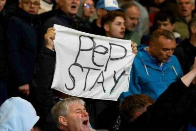 Peminat City mahu Guardiola kekal bersama kelab tersebut. Foto Agensi